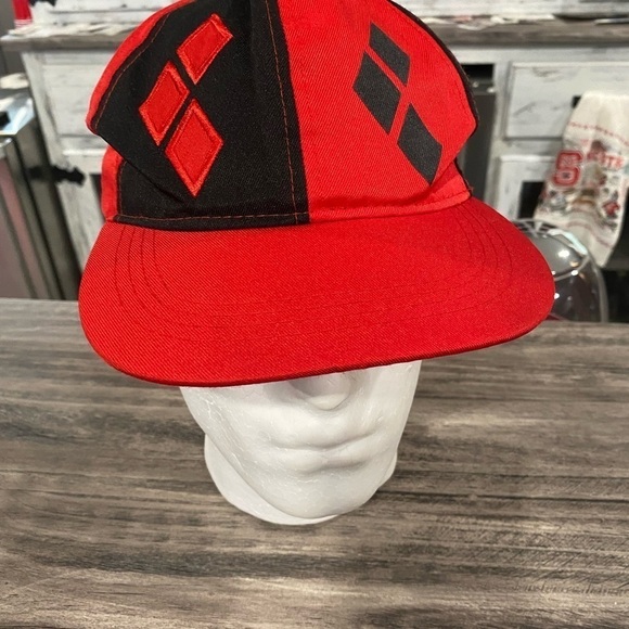 2015 Harley Quinn DC Comics Snapback Hat - Picture 2 of 5